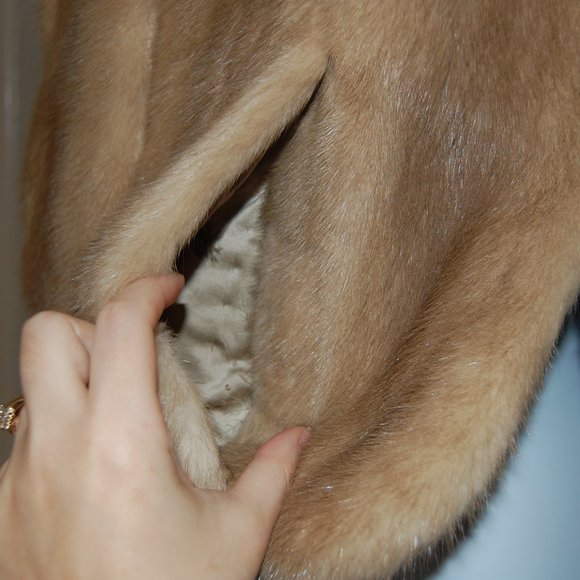 Vintage Roy H Bjorkman Blonde Mink Fur Cape - Picture 4 of 8
